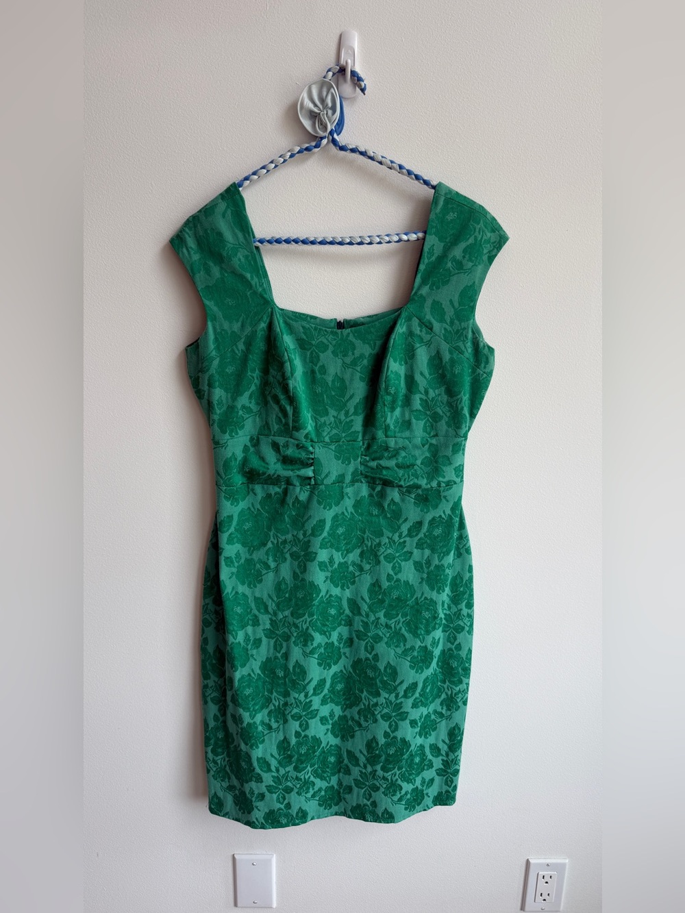 Vintage emerald-green sleeveless cocktail dress